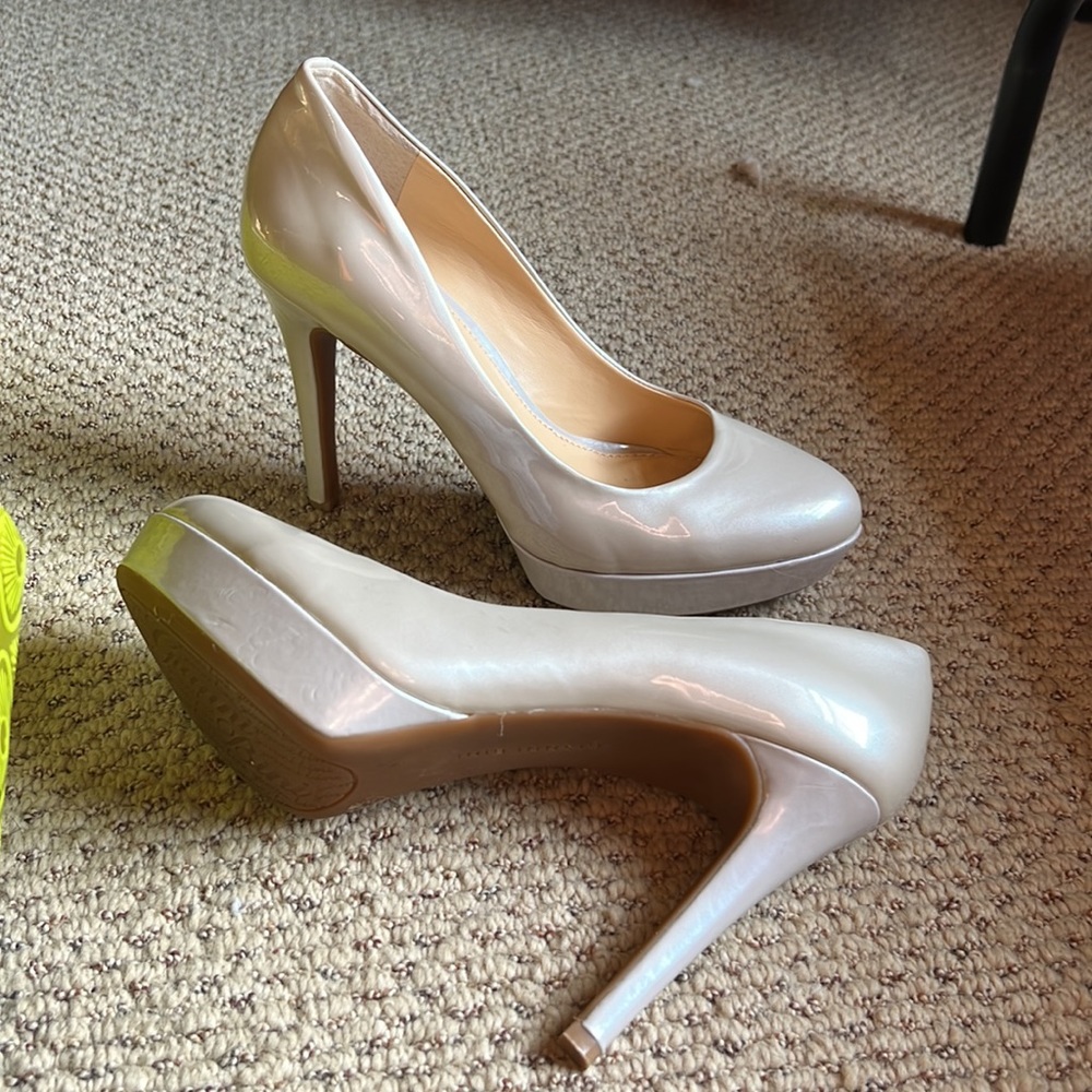 Platform Pearl Pumps 🤤 - Picture 4 of 4